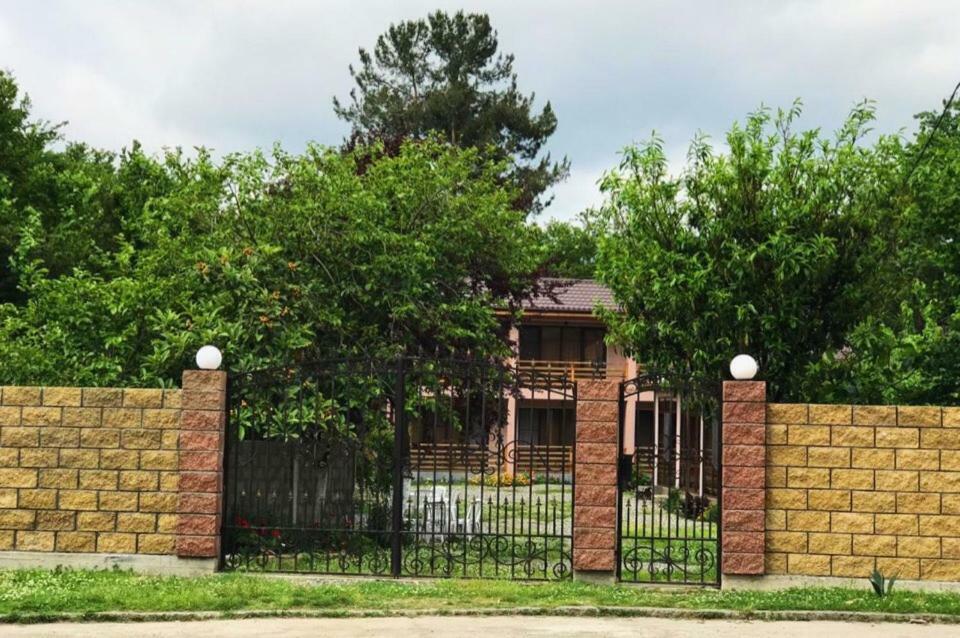 Гостевой Дом "Уют У Тумановых" Pizunda Exterior photo